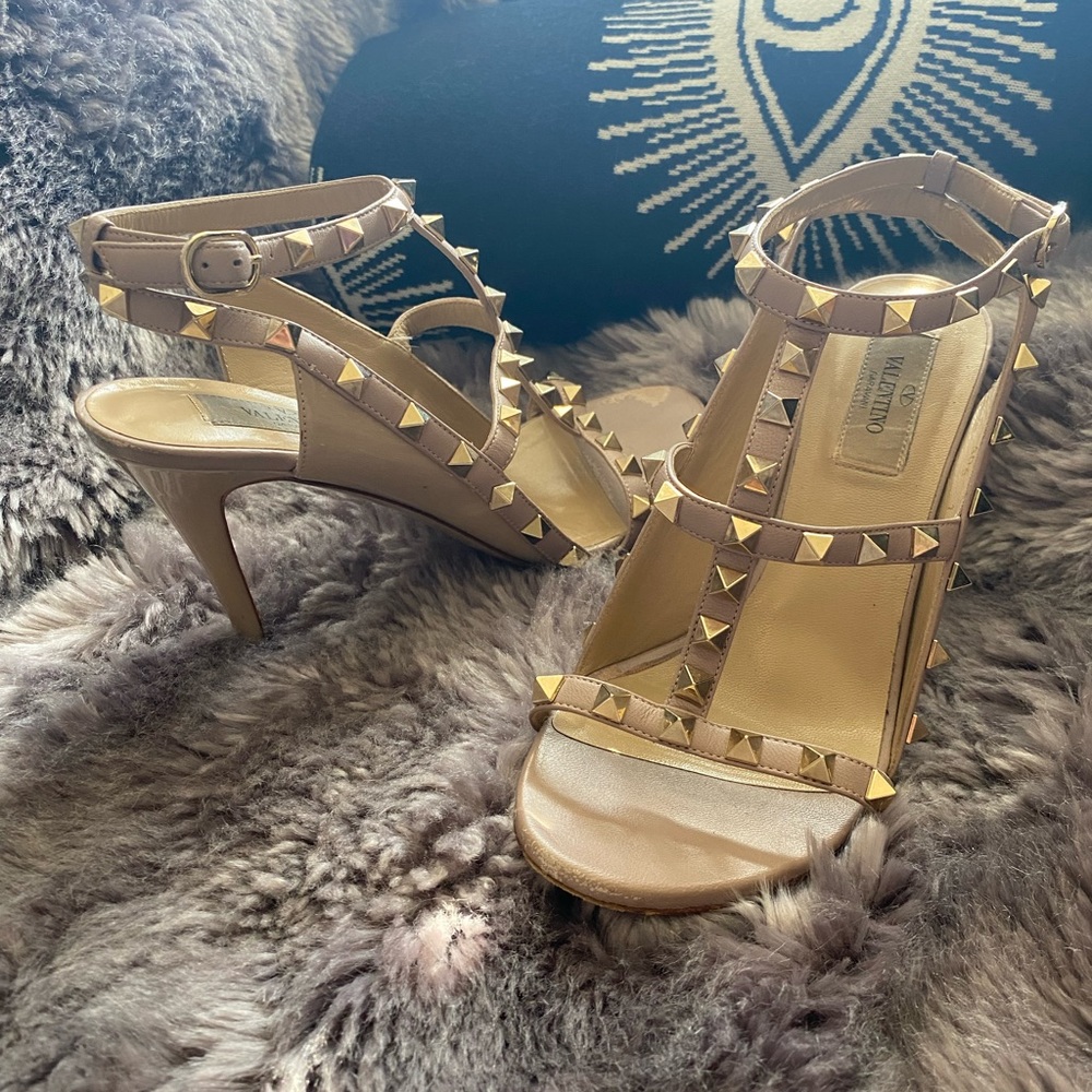 Valentino, pink gold rock started open toe pump
